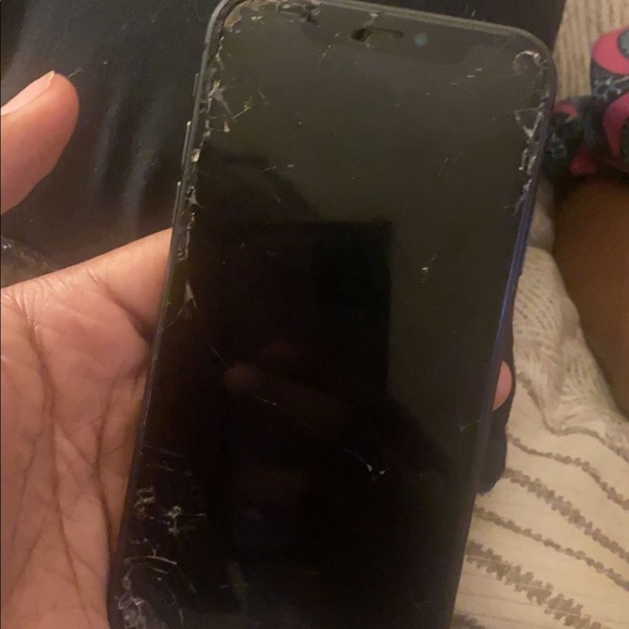 It does work the screen need to be fix in it might work - Picture 4 of 4